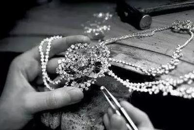 璀璨传承，精心呵护 珠宝首饰与金银制品为何需要定期保养